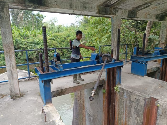 besi_pintu_air_siborna_dibobol_maling_irigasi_pertanian_di_simalungun_terganggu