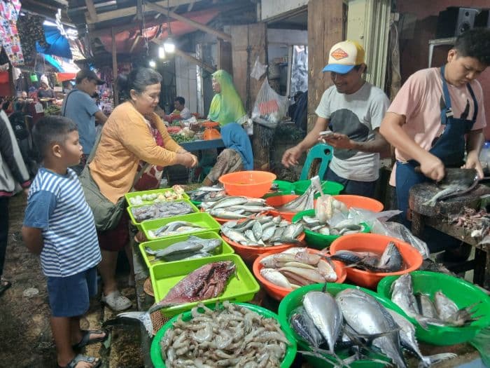 stok_ikan_di_pasar_dwikora_menipis_harga_meroket