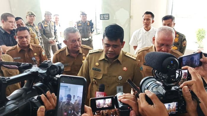 topan_ginting_jadi_tersangka_bobby_nasution_pastikan_proyek_jalan_dilanjutkan