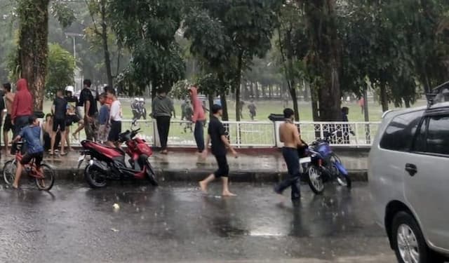 bmkg_prediksi_hujan_disertai_petir_dan_angin_kencang_di_pematangsiantar_sore_hingga_malam
