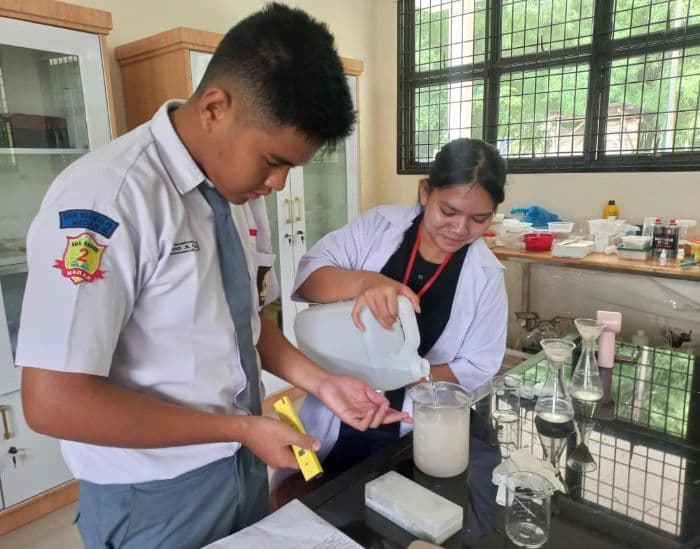 laboratorium_baru_sman_2_medan_perkuat_persiapan_tim_peneliti_menuju_kompetisi_nasional
