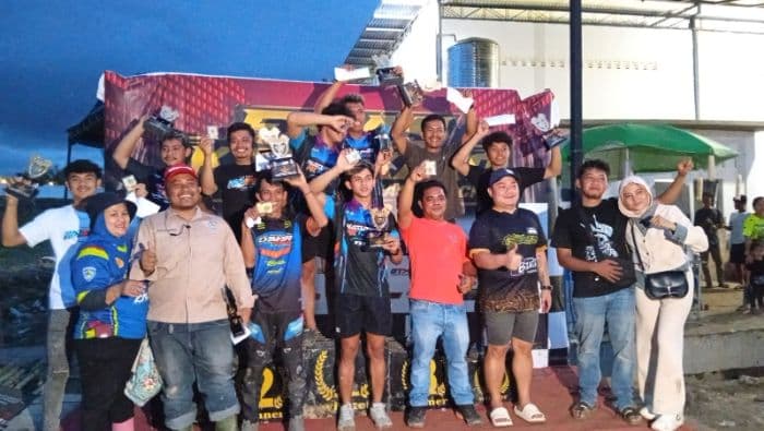 tim_nasution_mx_raih_juara_umum_motocross_dan_grasstrack_2026_di_langkat