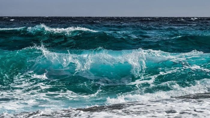 bmkg_peringatkan_gelombang_4_meter_di_kepulauan_nias_pelaut_diminta_waspada