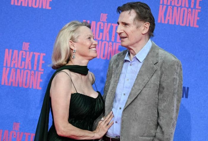 liam_neeson_dan_pamela_anderson_dari_rekan_main_the_naked_gun_jadi_pasangan_asmara