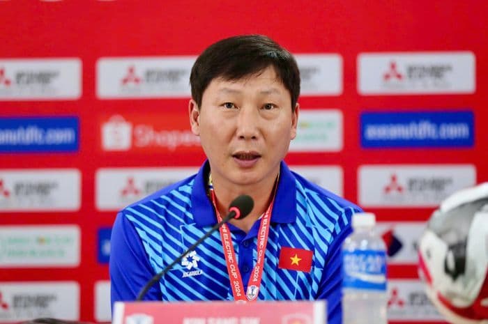 pelatih_vietnam_u23_ganggu_lemparan_robi_darwis_ini_alasannya