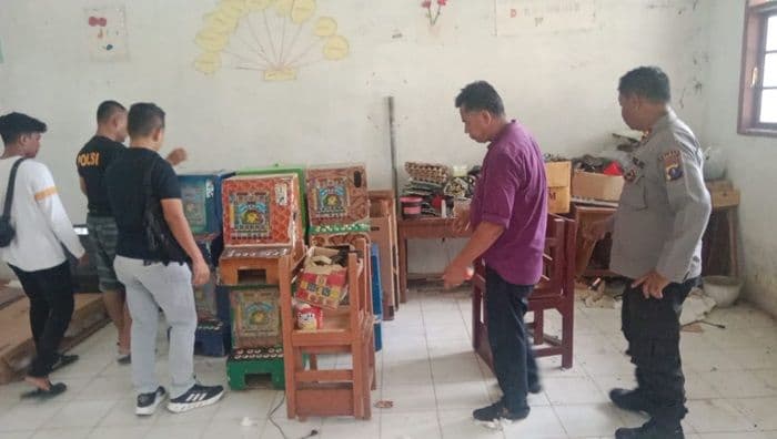 polsek_bahorok_amankan_puluhan_mesin_judi_dari_gedung_sd_kosong_di_langkat