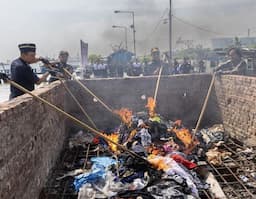 bea_cukai_sumut_musnahkan_290_bal_pakaian_bekas_ilegal_bernilai_rp580_juta