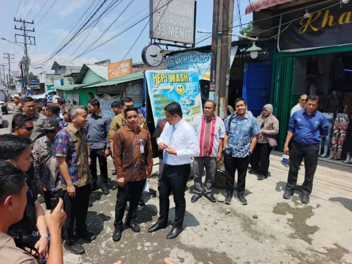 bobby_nasution_tinjau_jalan_veteran_medan_deli_perbaikan_dimulai_agustus