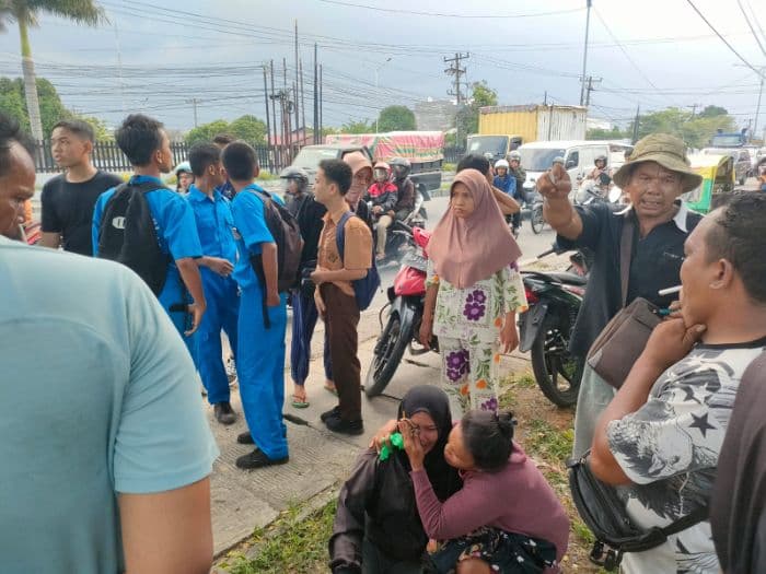 istri_korban_truk_tangki_histeris_suami_tewas_dalam_kecelakaan_di_jalan_medantanjung_morawa