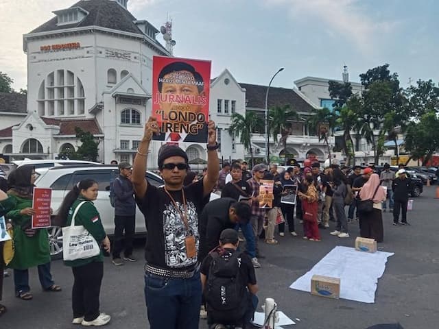 organisasi_pers_dan_ngo_di_medan_gelar_aksi_desak_prabowo_klarifikasi_pernyataan_soal_londo_ireng