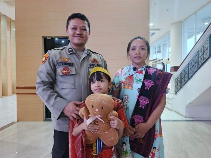 peraih_emas_asmc_2026_caroline_nababan_dapat_beasiswa_hingga_rumah_dari_gubernur_sumut