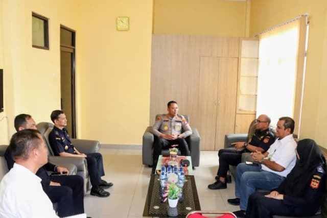 polres_batu_bara_siap_dukung_bea_cukai_kuala_tanjung_berantas_penyelundupan_barang_ilegal