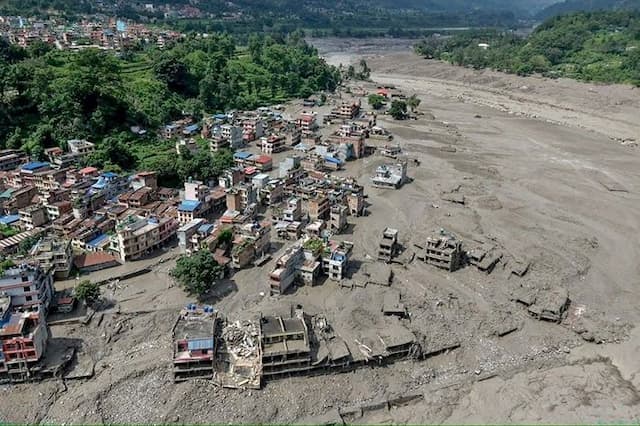 261_nyawa_wisatawan_tertolong_320_masih_hilang_drama_evakuasi_di_banjir_bandang_nepal_