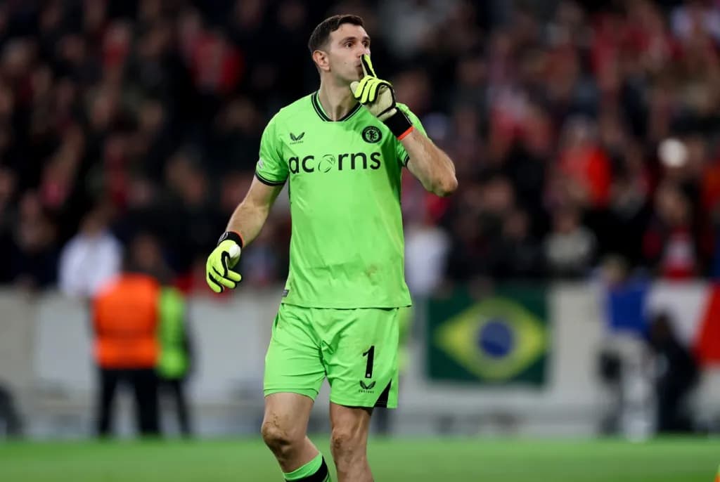 chelsea_gaet_emiliano_martinez_rp168_miliar_posisi_robert_sanchez_terancam