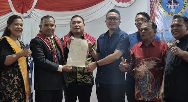 kado_hut_ke64_gbkp_simpang_awas_binjai_akhirnya_kantongi_sertifikat_shm_