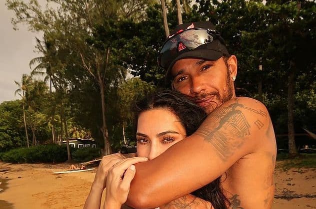 kim_kardashian_pamer_kemesraan_dengan_lewis_hamilton_lewat_gim_fortnite