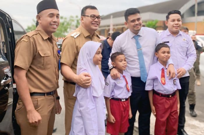 bocah_viral_bersihkan_musala_diajak_ketemu_bupati_deli_serdang_dan_gubernur_sumut