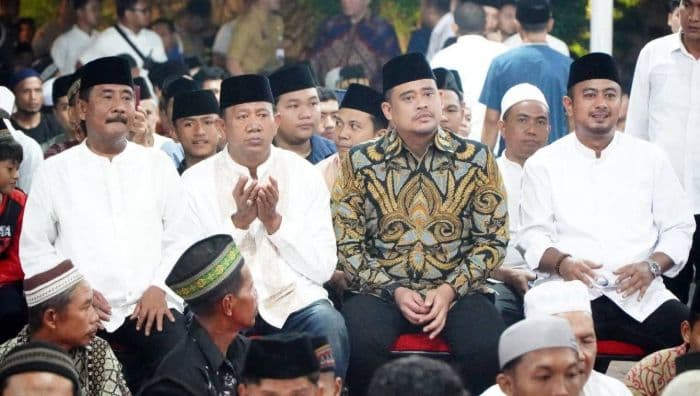 gubernur_sumut_hadiri_tahlilan_malam_ketiga_almarhum_ngogesa_sitepu