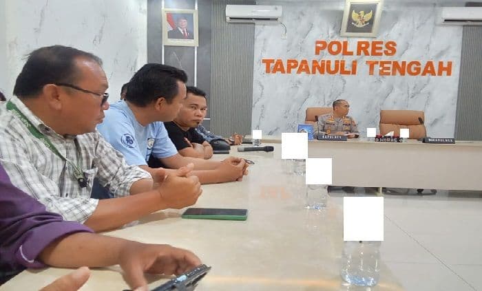 aktivis_desak_polres_tapteng_ungkap_kasus_pembakaran_rumah_sekretaris_knpi