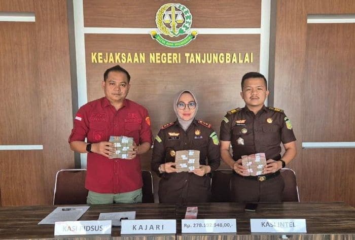 kejari_tanjungbalai_setor_uang_rampasan_negara_dari_terpidana_korupsi_margaretha_gultom