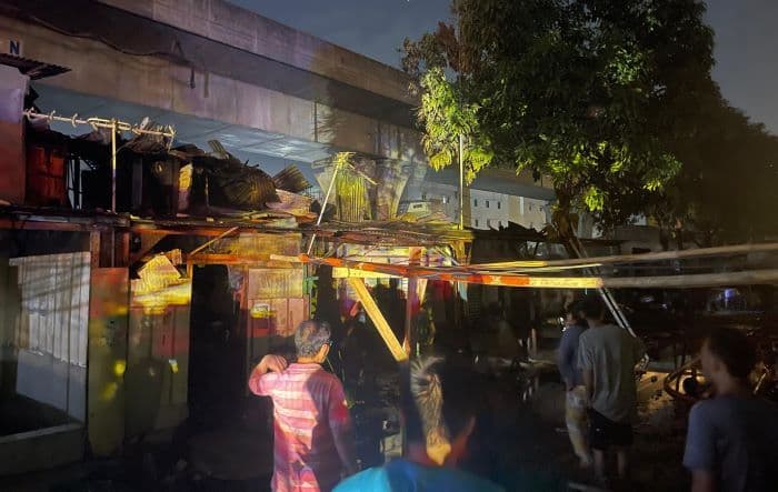 korsleting_listrik_11_rumah_semi_permanen_di_medan_area_ludes_dilahap_api
