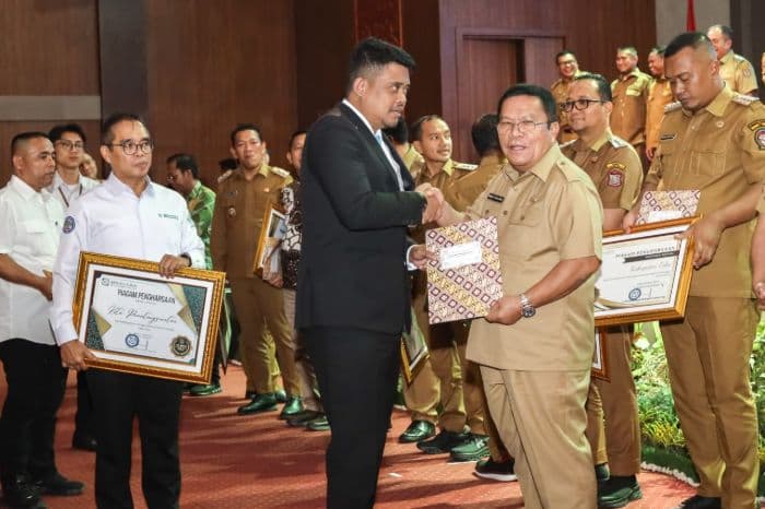 raih_penghargaan_uhc_pemko_siantar_targetkan_100_persen_layanan_kesehatan