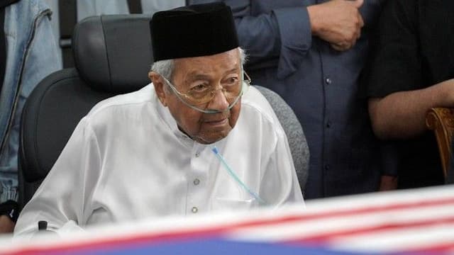 dua_hari_setelah_istri_wafat_mahathir_mohamad_masuk_rumah_sakit_untuk_observasi_