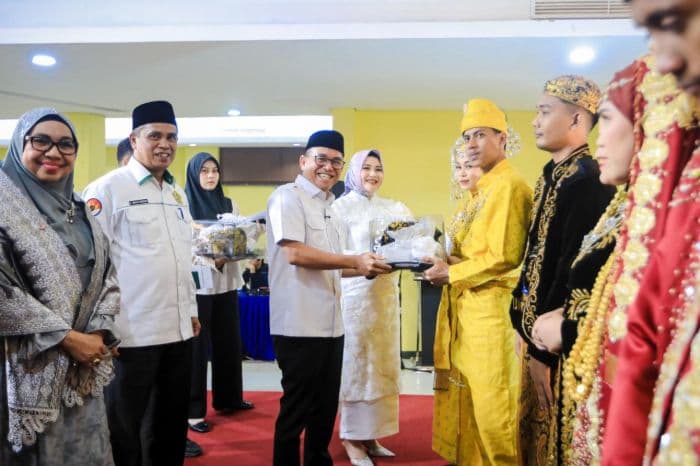 hadiri_nikah_massal_23_pasangan_ini_pesan_wawako_medan