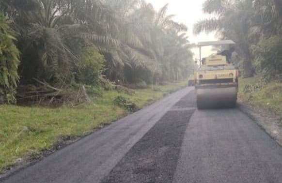 jalan_menuju_smp_negeri_5_tanjung_morawa_kini_diaspal_warga_tak_takut_jatuh_saat_antar_anak
