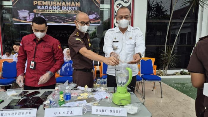 kejari_simalungun_musnahkan_barang_bukti_44_perkara_kasus_narkotika_mendominasi