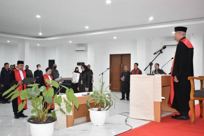 ketua_pn_medan_lantik_dua_hakim_ad_hoc_phi_tekankan_kode_etik