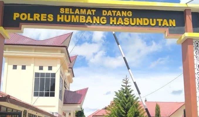 polres_humbahas_tetapkan_lima_tersangka_kasus_dugaan_penganiayaan_di_desa_matiti_ii_