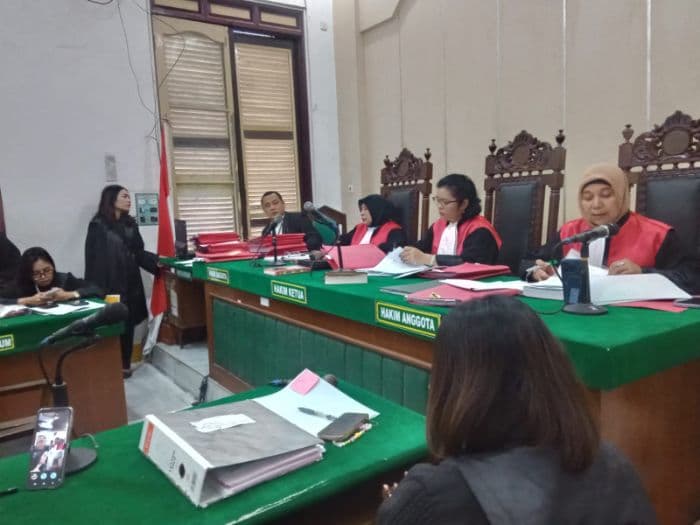 sopir_truk_pengangkut_3950_liter_solar_subsidi_di_medan_dihukum_tujuh_bulan_penjara