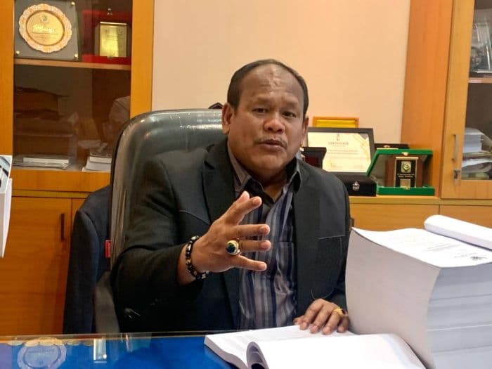 viktor_silaen_pembangunan_jalan_tobalabura_membuka_akses_ekonomi_warga