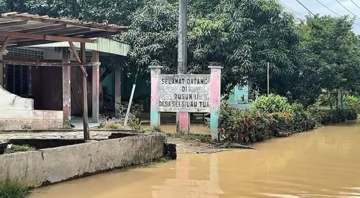 banjir_di_asahan_rendam_405_rumah_dan_dua_sekolah_3610_warga_terdampak