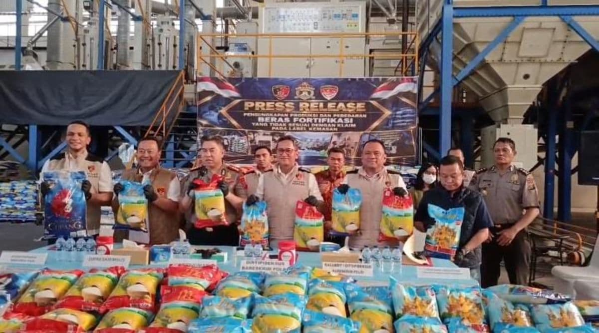 bareskrim_sita_2236_kemasan_beras_fortifikasi_di_deli_serdang_12_orang_diperiksa