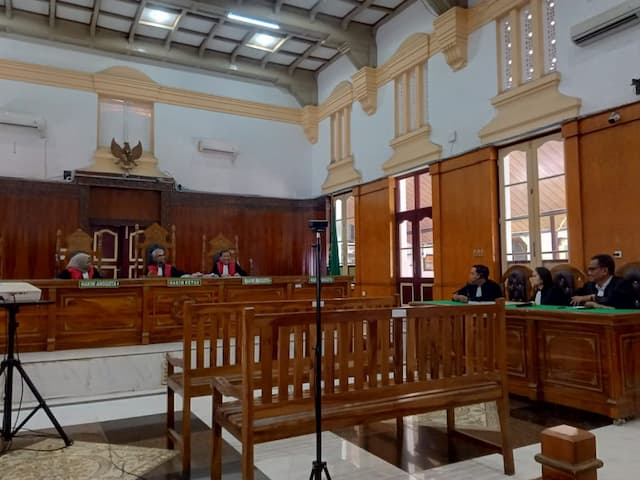 jaksa_telat_hadir_hakim_tunda_sidang_tuntutan_korupsi_waterfront_city_ditunda