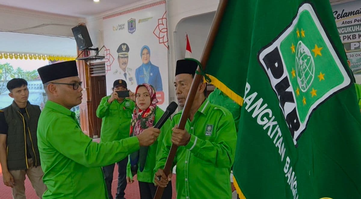 resmi_dilantik_ketua_dpc_pkb_binjai_safril_targetkan_empat_kursi_pada_pileg_2029