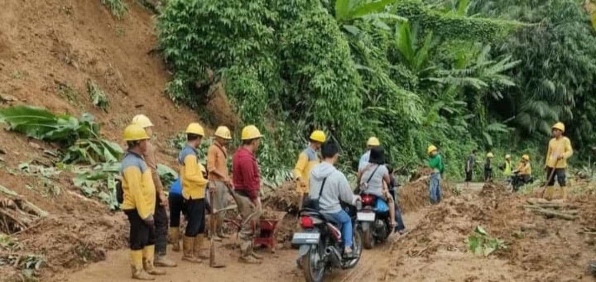 sdabmbk_deli_serdang_tangani_longsor_di_birubiru_dan_namorambe_akses_jalan_kembali_dibuka