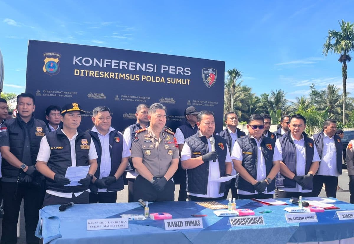 truk_bawa_144_balpres_pakaian_bekas_diamankan_di_sergai