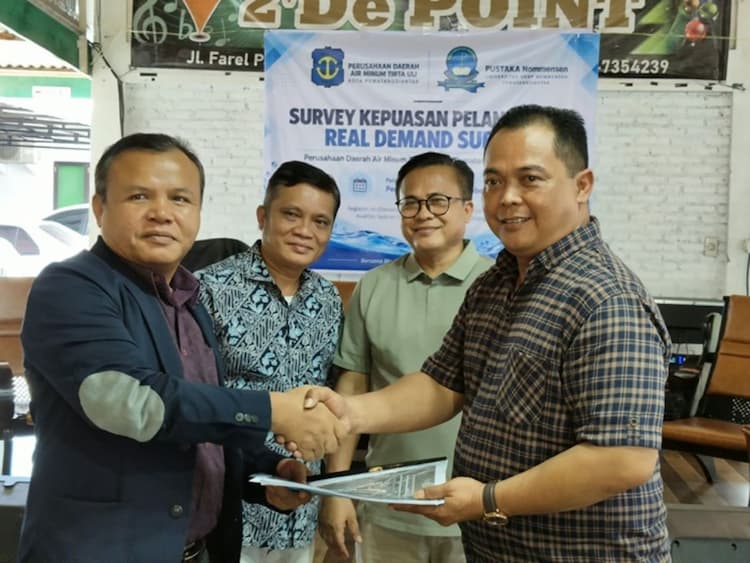 warga_pematangsiantar_ramairamai_tinggalkan_pdam_tirta_uli_beralih_ke_sumur_bor_