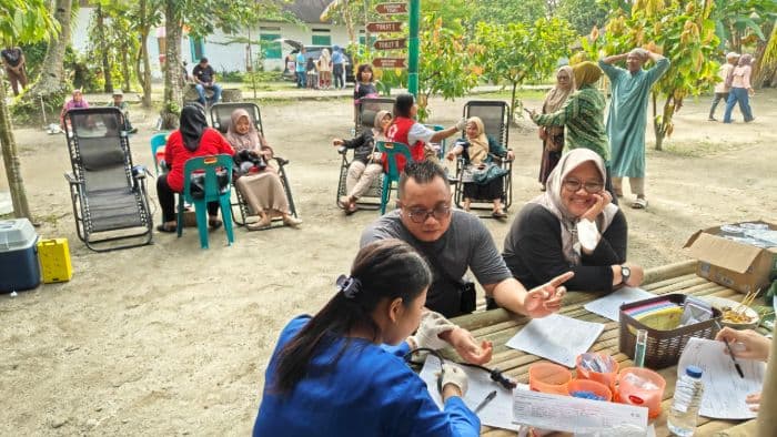22_kantong_darah_terkumpul_dalam_aksi_donor_darah_di_pasar_kamu
