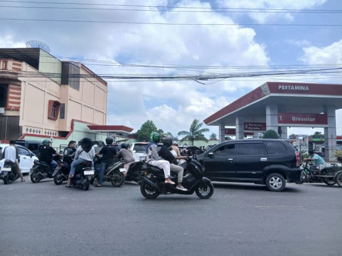 antrean_mengular_stok_bbm_di_spbu_siantar_habis