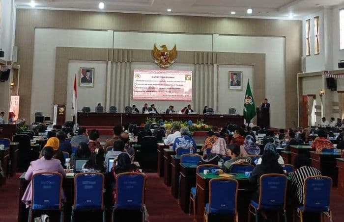 dua_fraksi_dprd_simalungun_desak_evaluasi_kadis_putr_akibat_kinerja_buruk