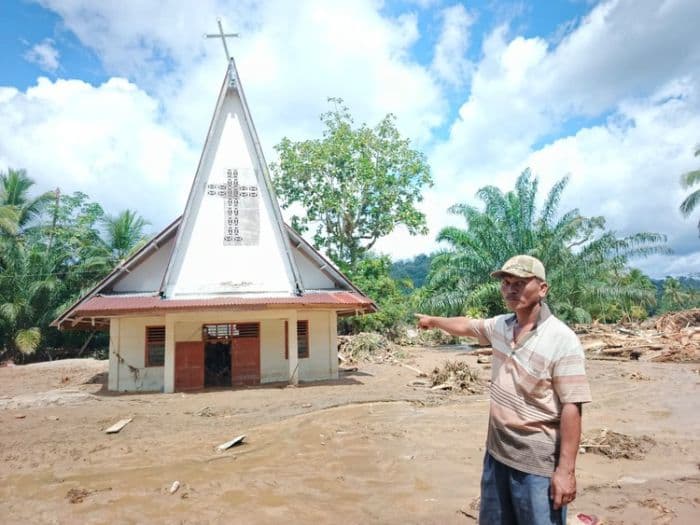 gereja_di_tapsel_tak_gelar_ibadah_minggu_akibat_bangunan_tertimbun_material_banjir