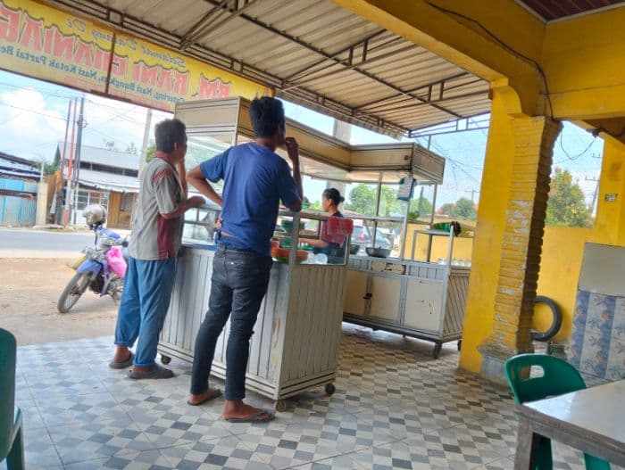 ikan_laut_kosong_rumah_makan_di_lubuk_pakam_alihkan_menu_lele_dan_nila