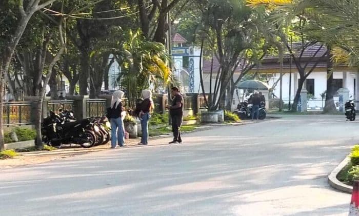 jukir_liar_resahkan_pengunjung_masjid_agung_lubuk_pakam_dan_minta_ditertibkan
