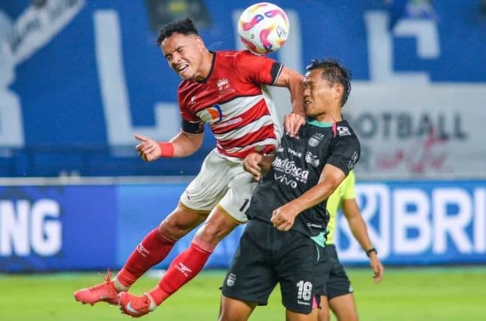 persib_bandung_tekuk_madura_united_41_di_liga_super_indonesia