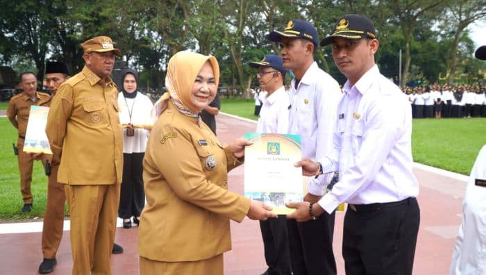 3798_orang_pppk_terima_sk_pengangkatan_dari_bupati_langkat