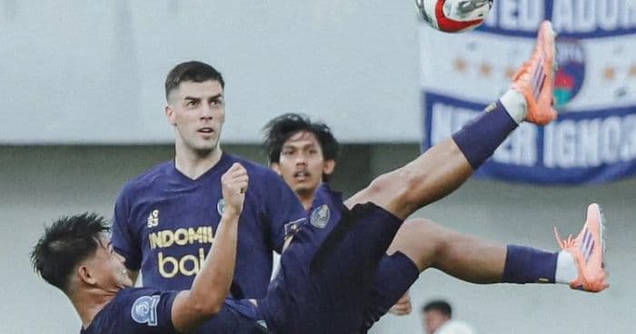 arema_vs_persita_masih_imbang_00_di_babak_pertama_super_league_round_8